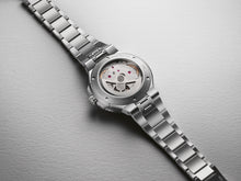 Charger l'image dans la galerie, Aquis Date Calibre 400 Upcycle 43,50 mm 01 400 7790 4150- 07 8 23 02PEB