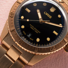 Charger l'image dans la galerie, Oris Divers Sixty-Five Date (Barbe à papa sépia)