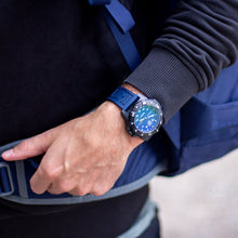 Load image into Gallery viewer, Master Carbon SEAL Automatic XS.3863