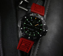 Load image into Gallery viewer, Master Carbon SEAL Automatic XS.3875