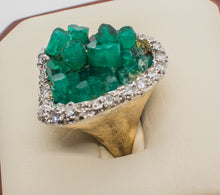 Load image into Gallery viewer, 14K COCKTAIL Ring CHATHAM EMERALD