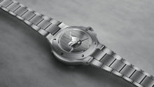 Load image into Gallery viewer, Aquis Yangtze Jiangtun Limited Edition 43,50 mm 01 733 7789 4197-Set
