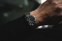 Load image into Gallery viewer, AQUIS DATE CALIBRE 400 41.50 mm 01 400 7769 4154-07 8 22 09PEB
