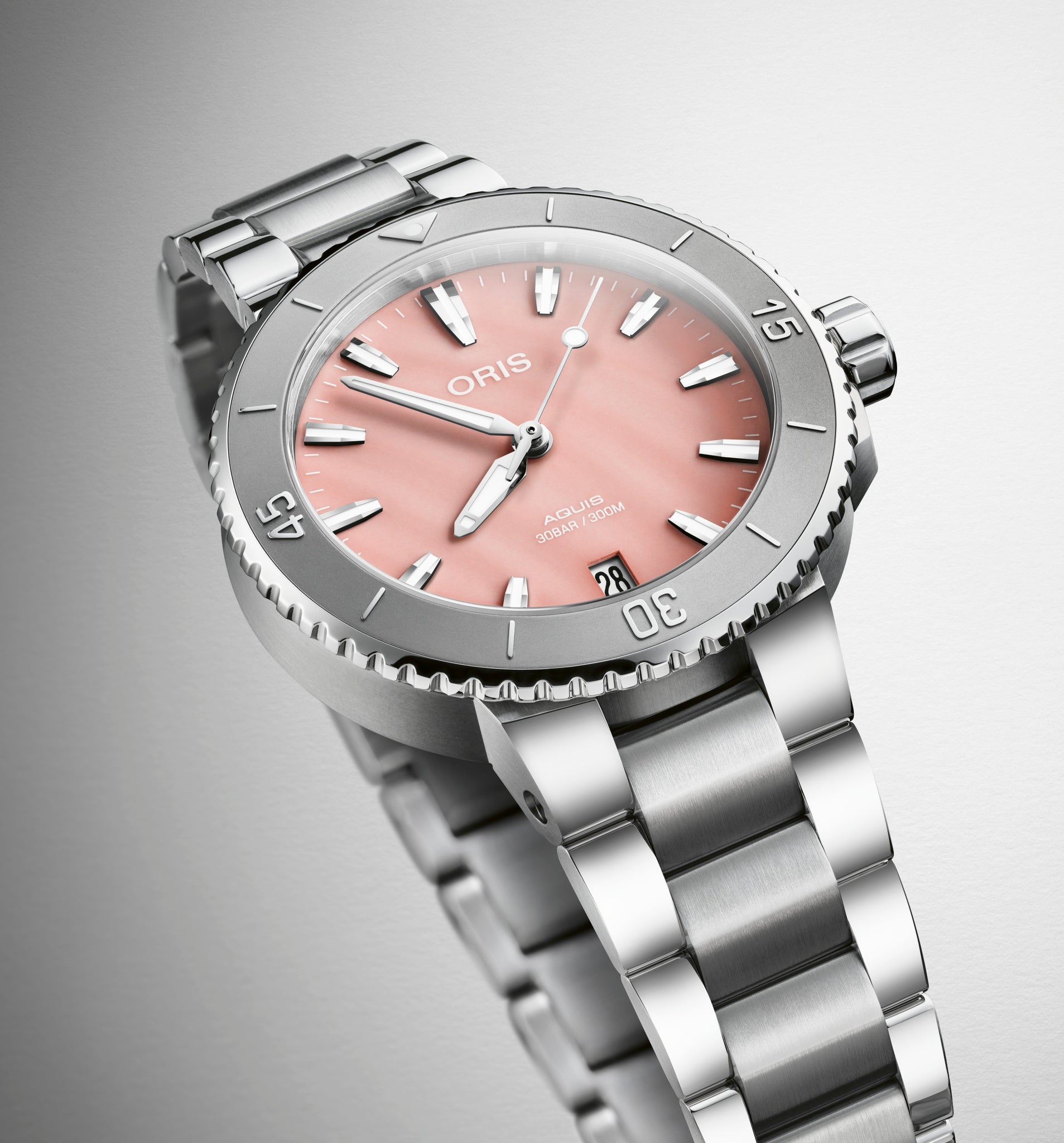 Aquis Date 36.5 mm 01 733 7770 4158 07 8 18 05P swisswatchshop