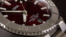 Load image into Gallery viewer, Aquis Date Cherry Dial Edition-01 733 7766 4158-07 8 22 05PEB
