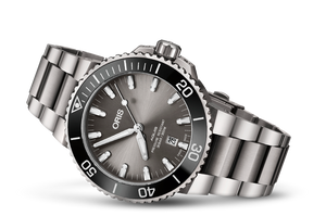 AQUIS TITANIUM DATE 01 733 7730 7153 07 8 24 15PEB swisswatchshop